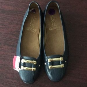 Aerosoles “Sherbeta” Navy Flats 8.5 M